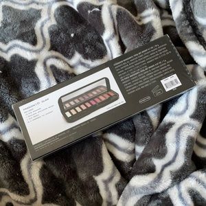 ME Makeover Essentials Eyeshadow